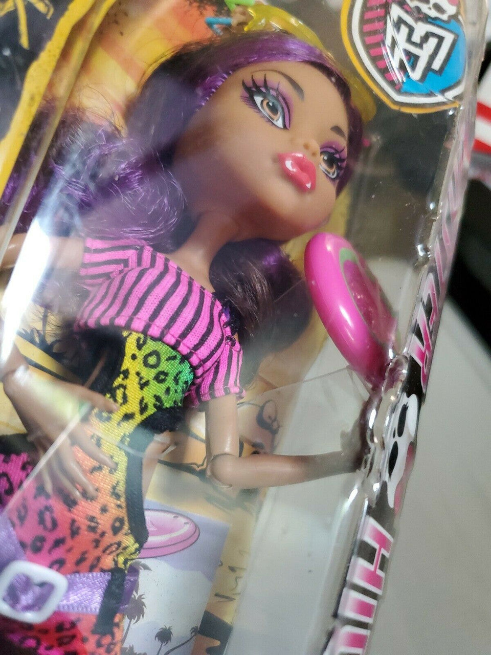 Monster High Clawdeen Wolf Doll GLOOM BEACH Bathing Suit Frisbee Werewolf