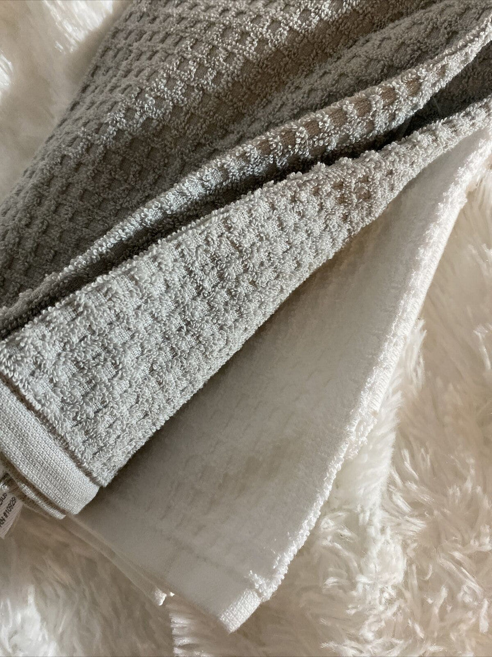 Casaba Set Of 2 Towels Bunnies W Glasses White And Solid Grey Easter