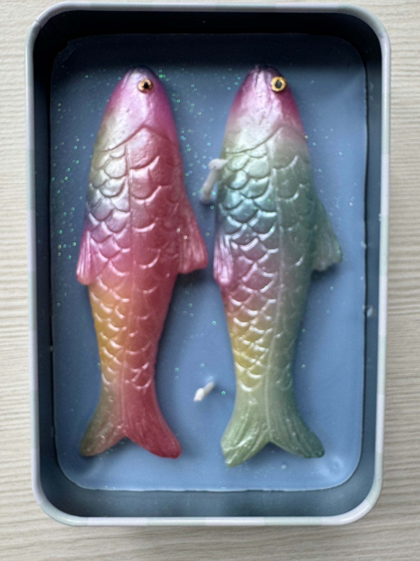 Two Wick Candle in Tin Holder with Fish – Sardine al Limone