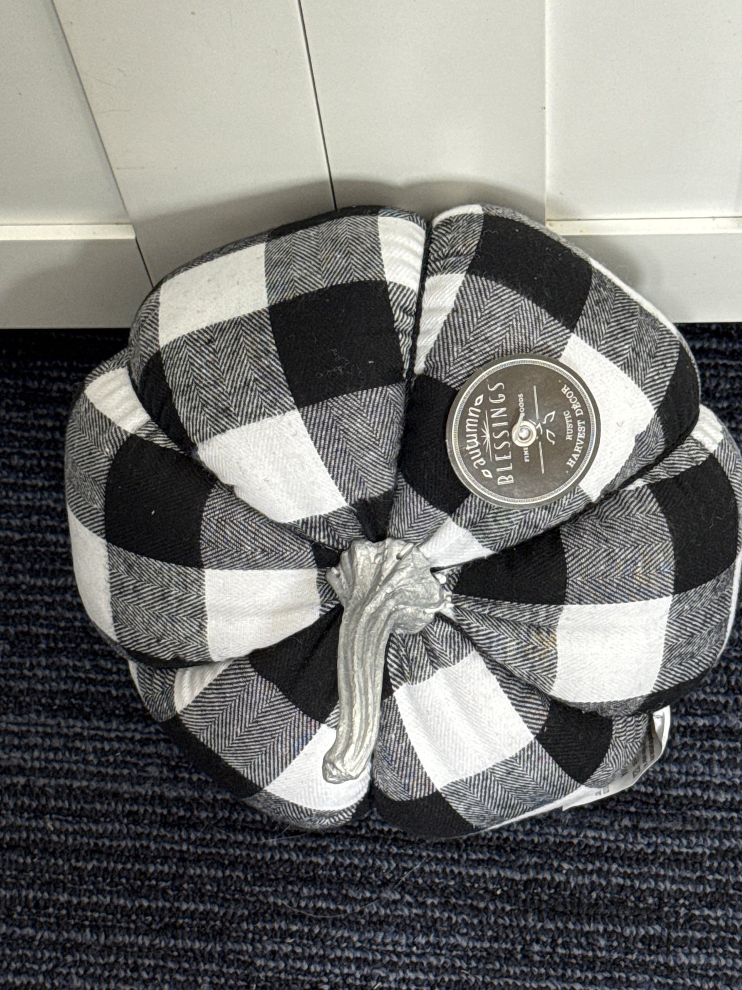 8 inch buffalo check pumpkin black / white