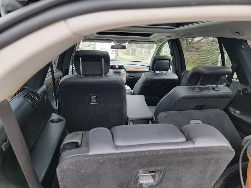 Mercedes R350 rear trunk area open showing large cargo space with seats folded