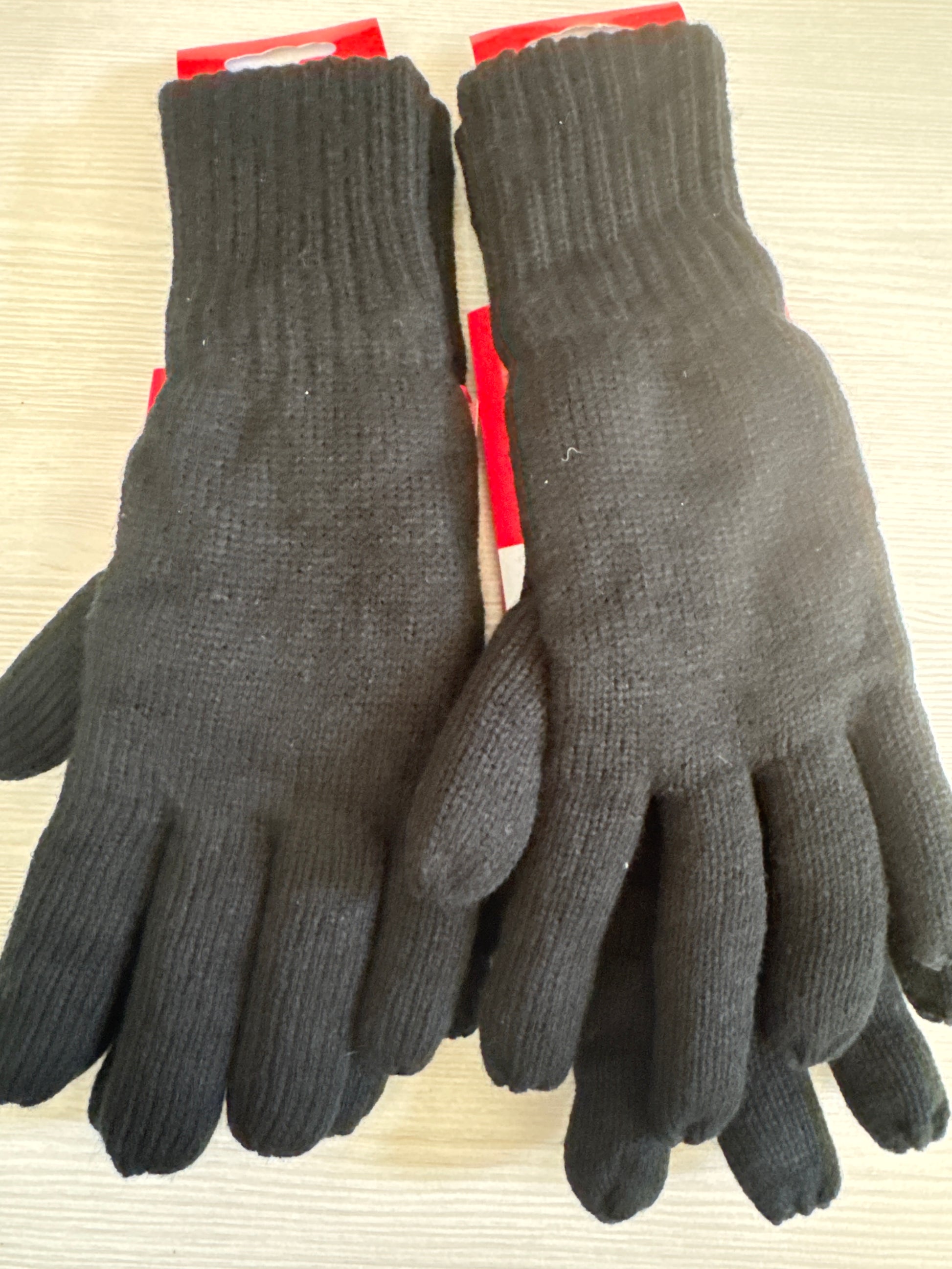 Men’s Heat Lockers thermal gloves in black, set of two pairs with red and yellow packaging, designed for extreme winter warmth
