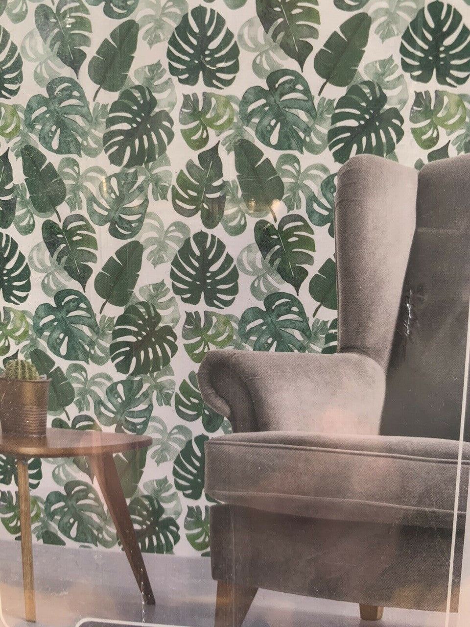 Green Palms Wallpaper PEEL and STICK approx 60 sq ft ( 2 rolls 1.7' x 18' each)