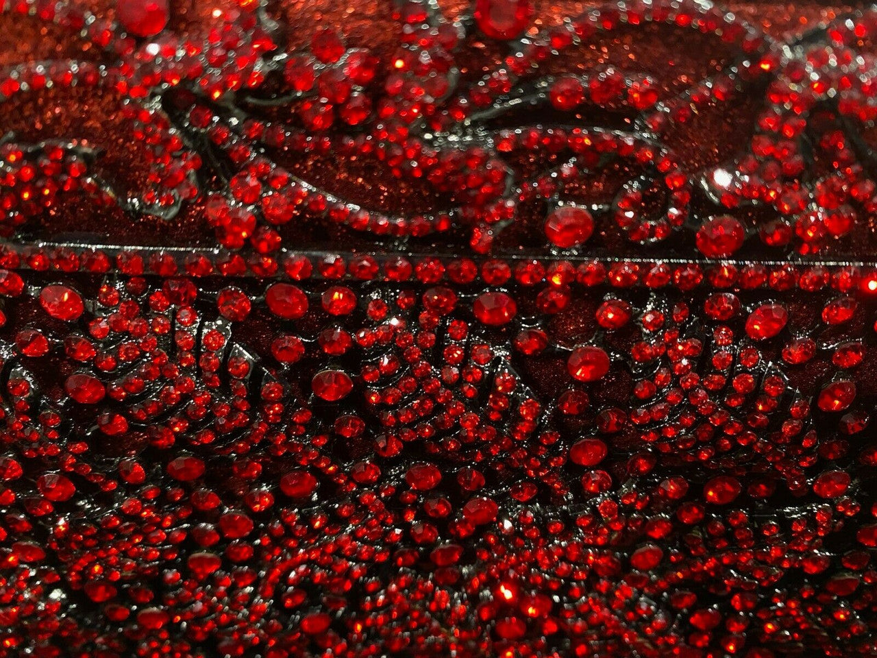 NATASHA LEAF COUTURE CLUTCH GORGEOUS RED RUBY COLORS 6.5" x 5"