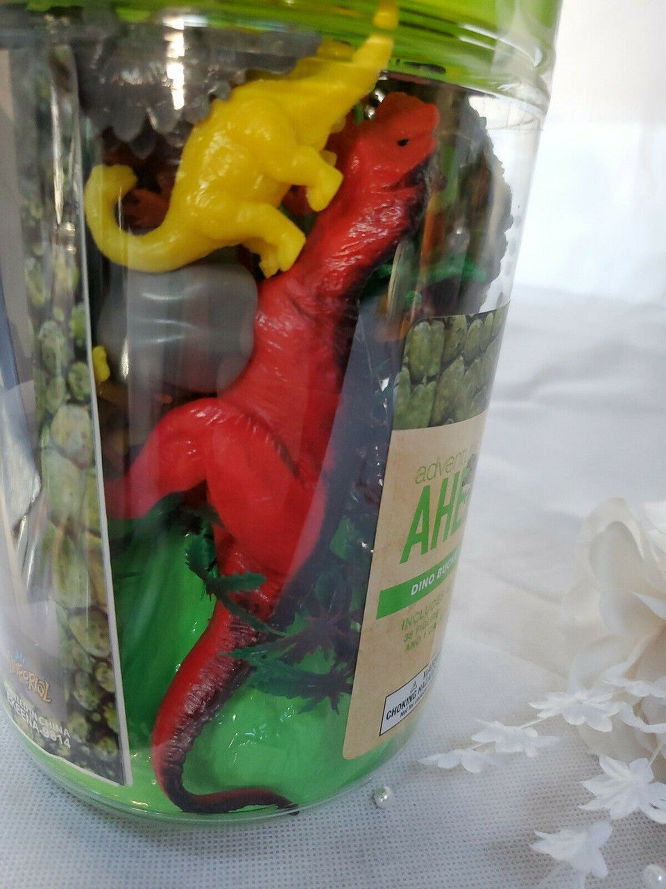 Adventure Ahead Dino Bucket 40-piece 36 Figures 1 Playmat 1 Carry Bucket ages 3+