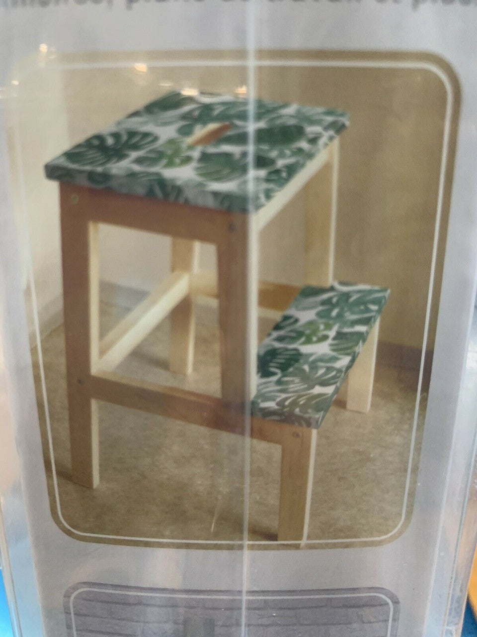 Green Palms Wallpaper PEEL and STICK approx 60 sq ft ( 2 rolls 1.7' x 18' each)