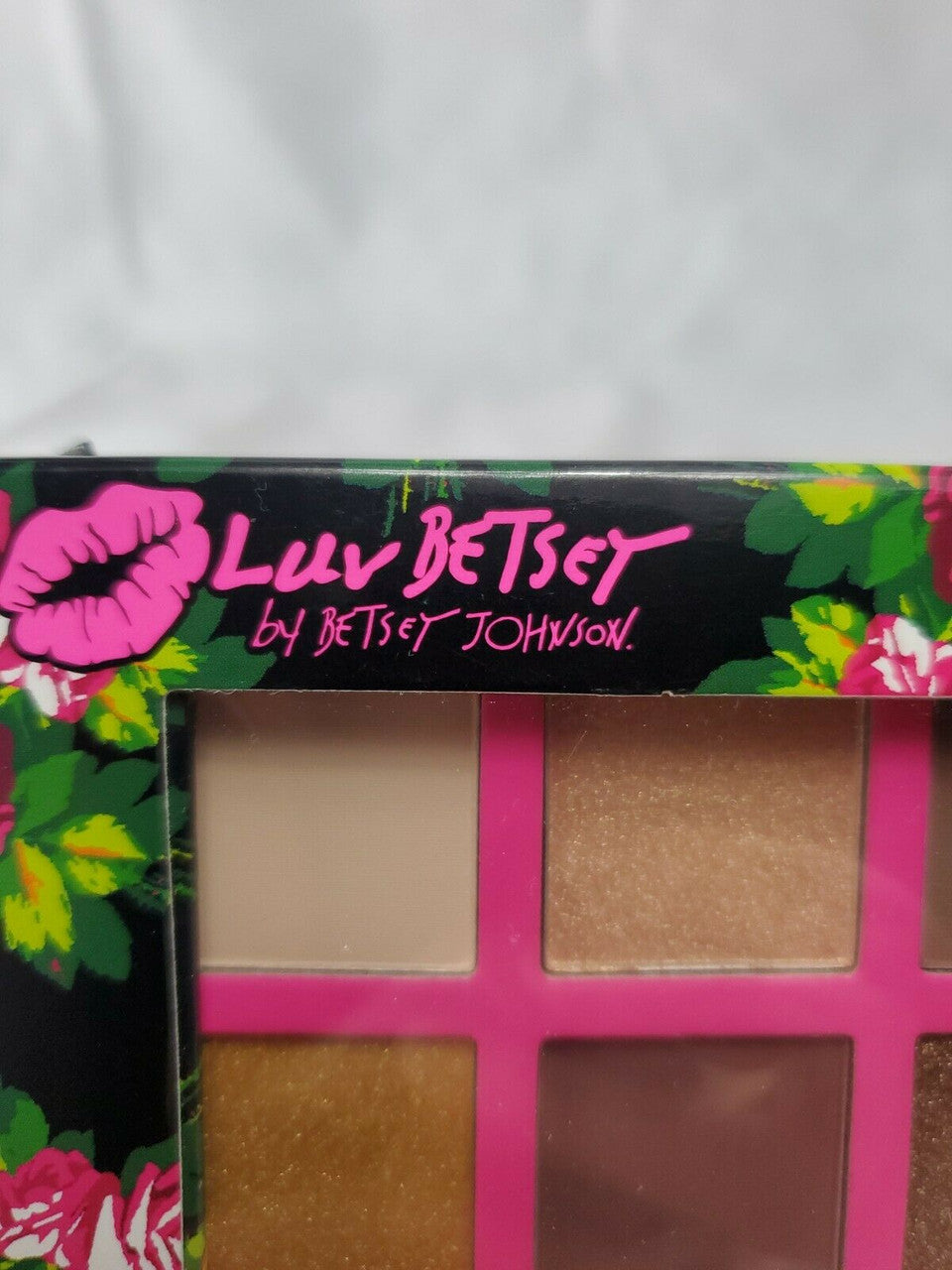 Betsey Johnson Blend It Babe Eye Shadow Palette 16x 6g/0.21oz 100% Vegan