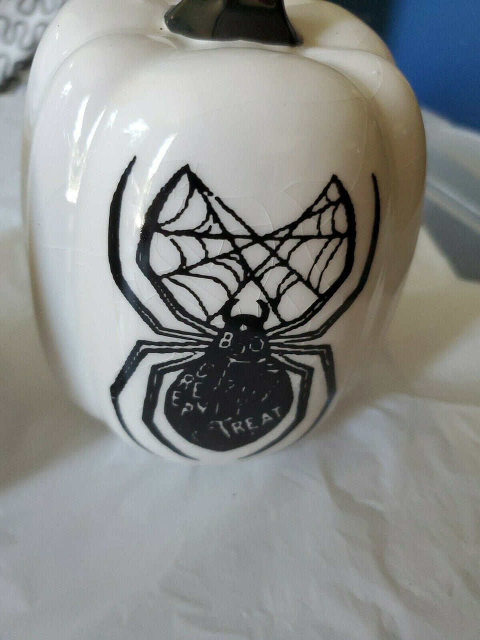 HALLOWEEN WHITE CERAMIC PUMPKIN WITH SPYDER CAT  SUPER CUTE!   6" TALL. PAIR