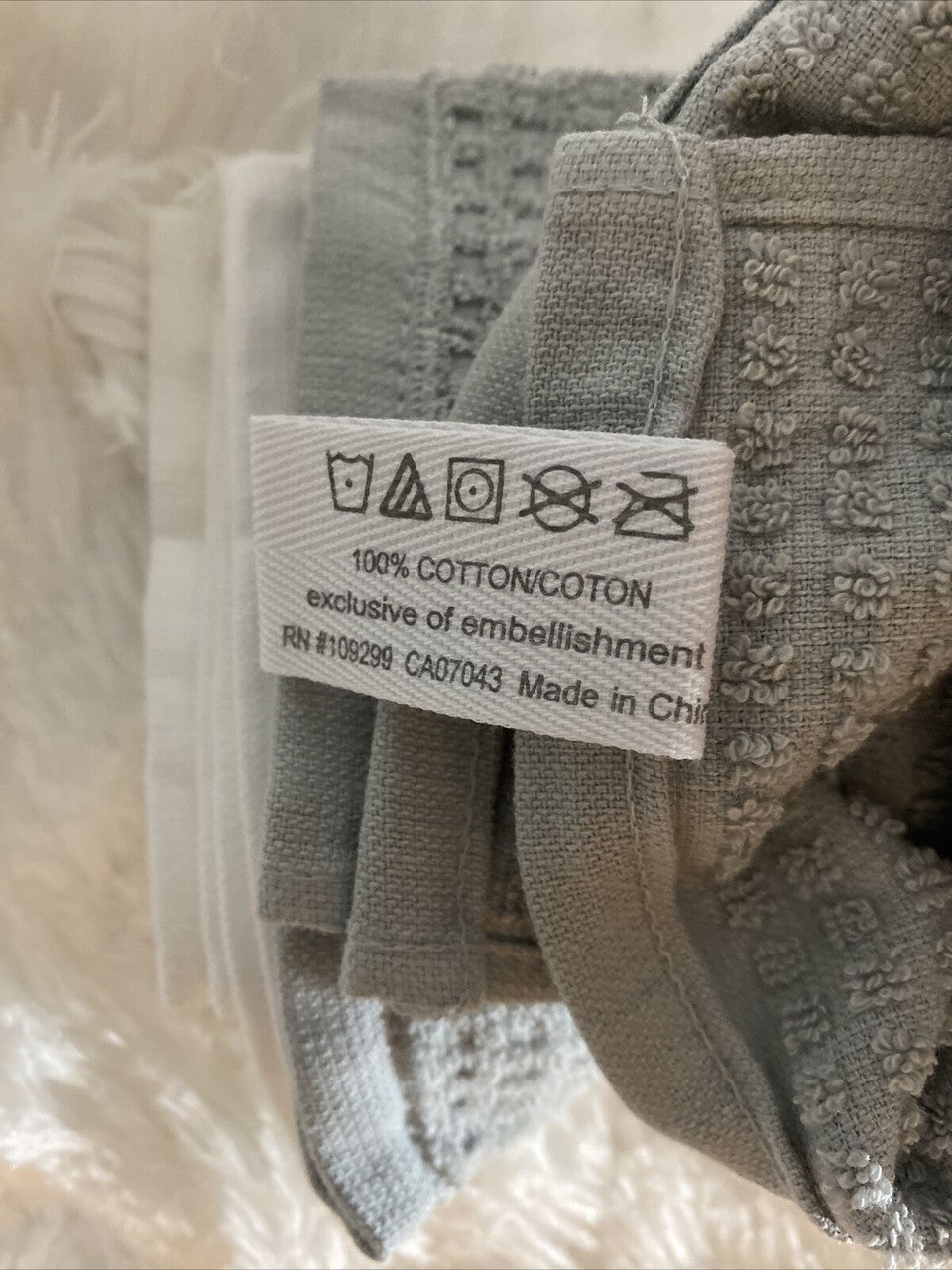 Casaba Set Of 2 Towels Bunnies W Glasses White And Solid Grey Easter