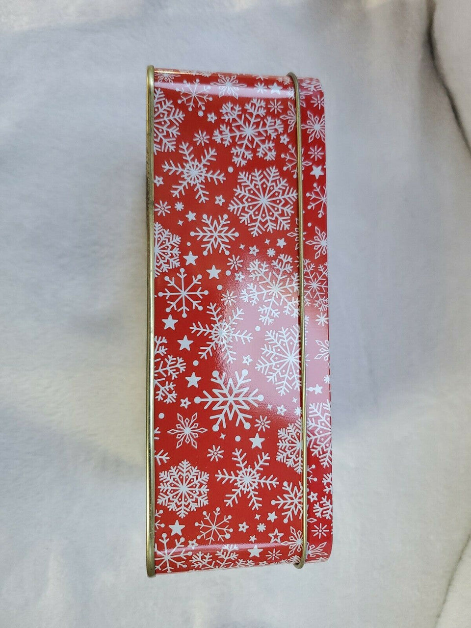 CHRISTMAS HOLIDAY GIFT BOX 7-3/4 X 5 X 2-3/4 METAL RED WITH SNOWFLAKES