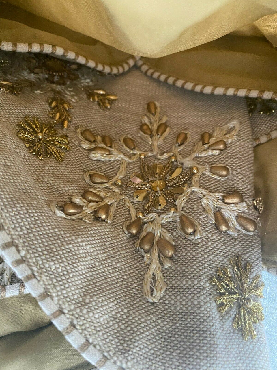 Embrace Holiday Magic with CYNTHIA ROWLEY 25" x 83" Embroidered Wreath Motif Mantel Scarf - Handcrafted Elegance for Christmas and Winter Decor!