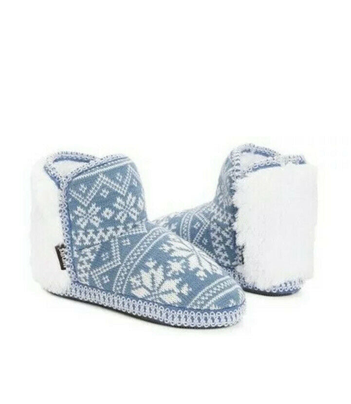 Muk Luks MOUNTAIN LAKE Blue FAIR ISLE Sweater Slipper Boots S 5/6 white fur