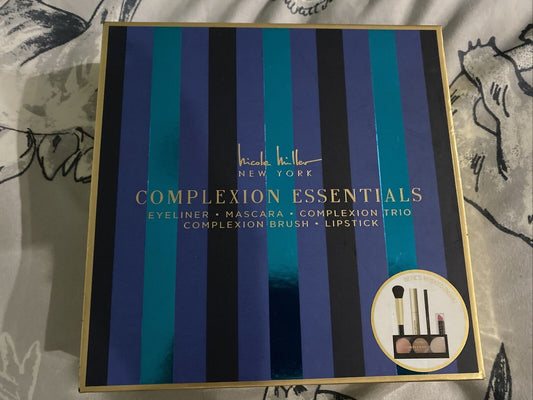 Nicolle Miller Make Up Set Essential Complexion Collection Eyeshadow / Liner