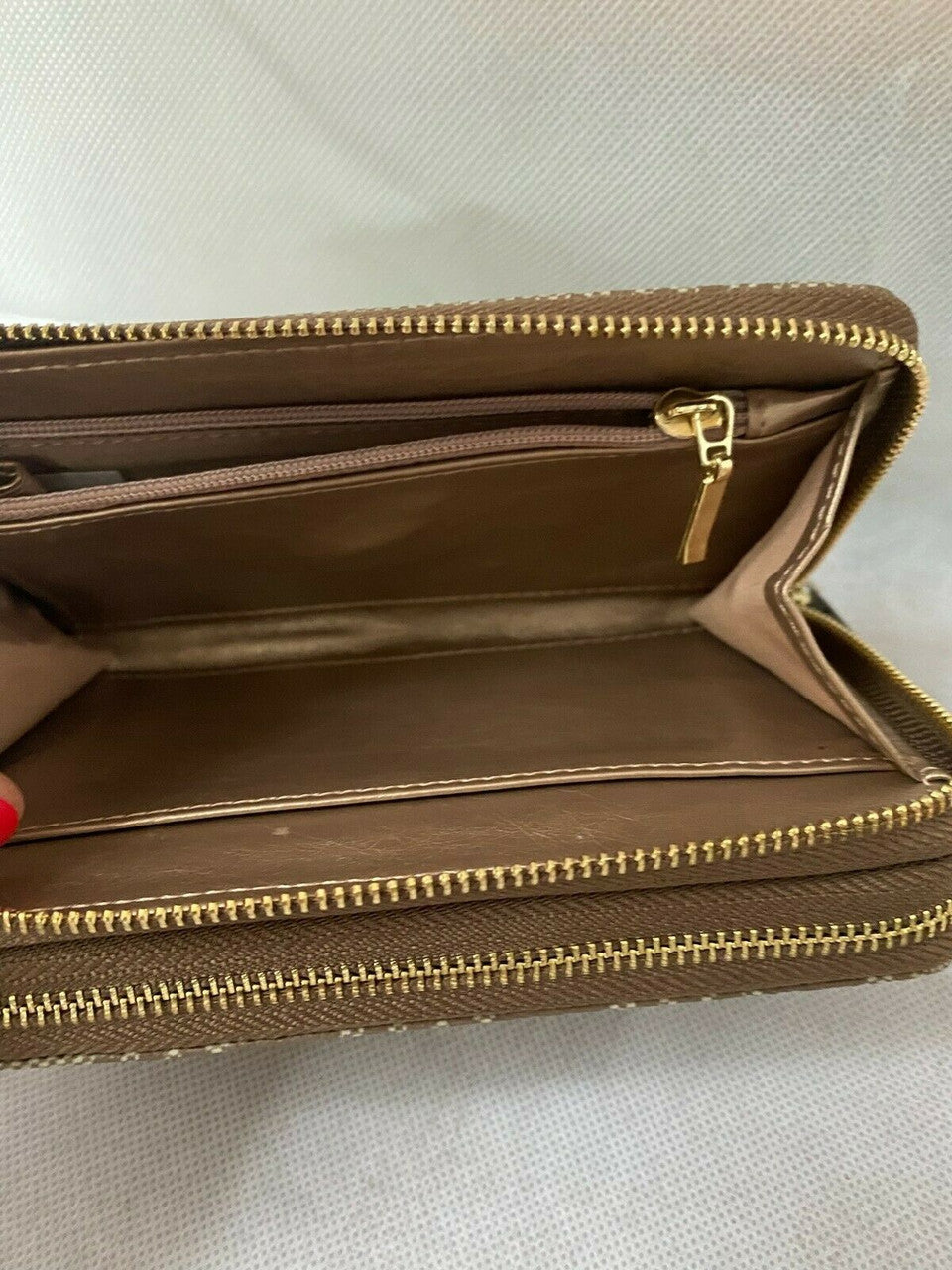 ANNE KLEIN Lion Logo Wallet ZIP AROUND WRISTLET CLUTCH Purse