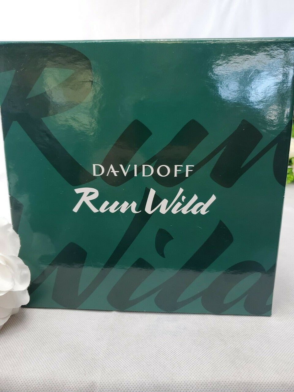 Davidoff Run Wild men’s 2-piece gift set with EDT and shower gel – green packaging with cracked outer sleeve