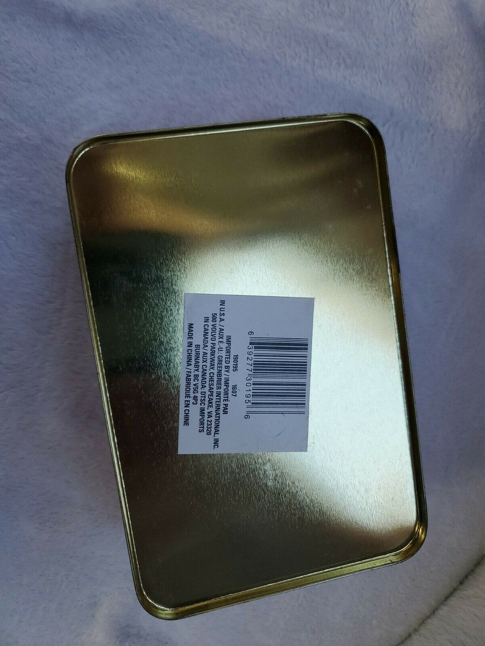 CHRISTMAS HOLIDAY GIFT BOX 7-3/4 X 5 X 2-3/4 METAL RED WITH SNOWFLAKES