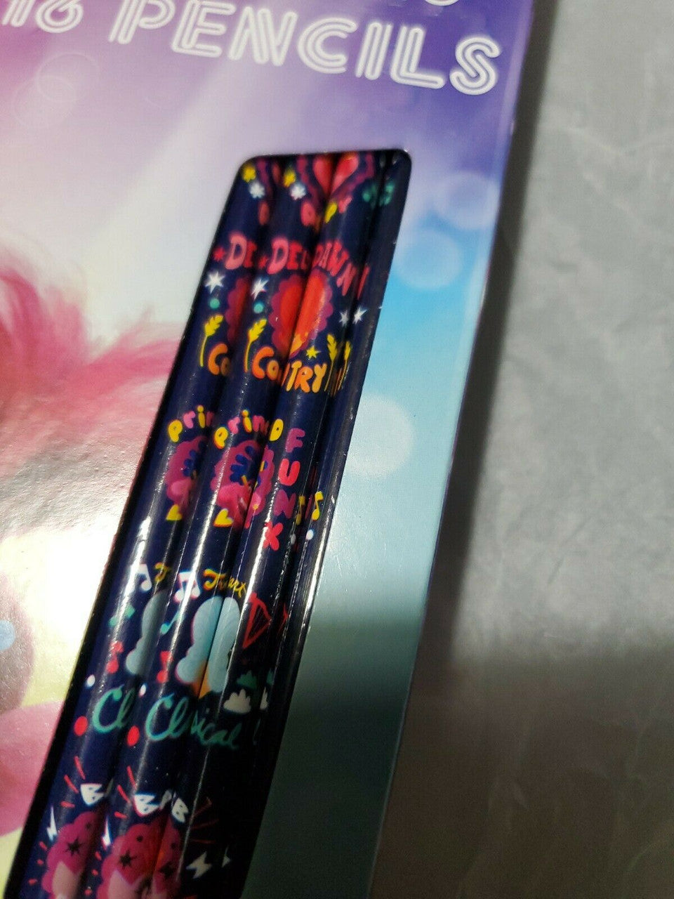 TROLLS WORLD TOUR  16 Valentines with 16 Pencils