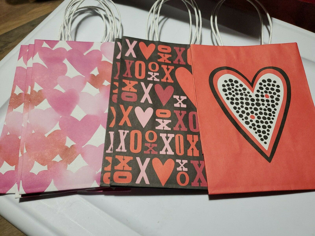 Hallmark Inspirations Allover Pink Heart XOXO  Heart Gift Bags 7 pc Valentines-1