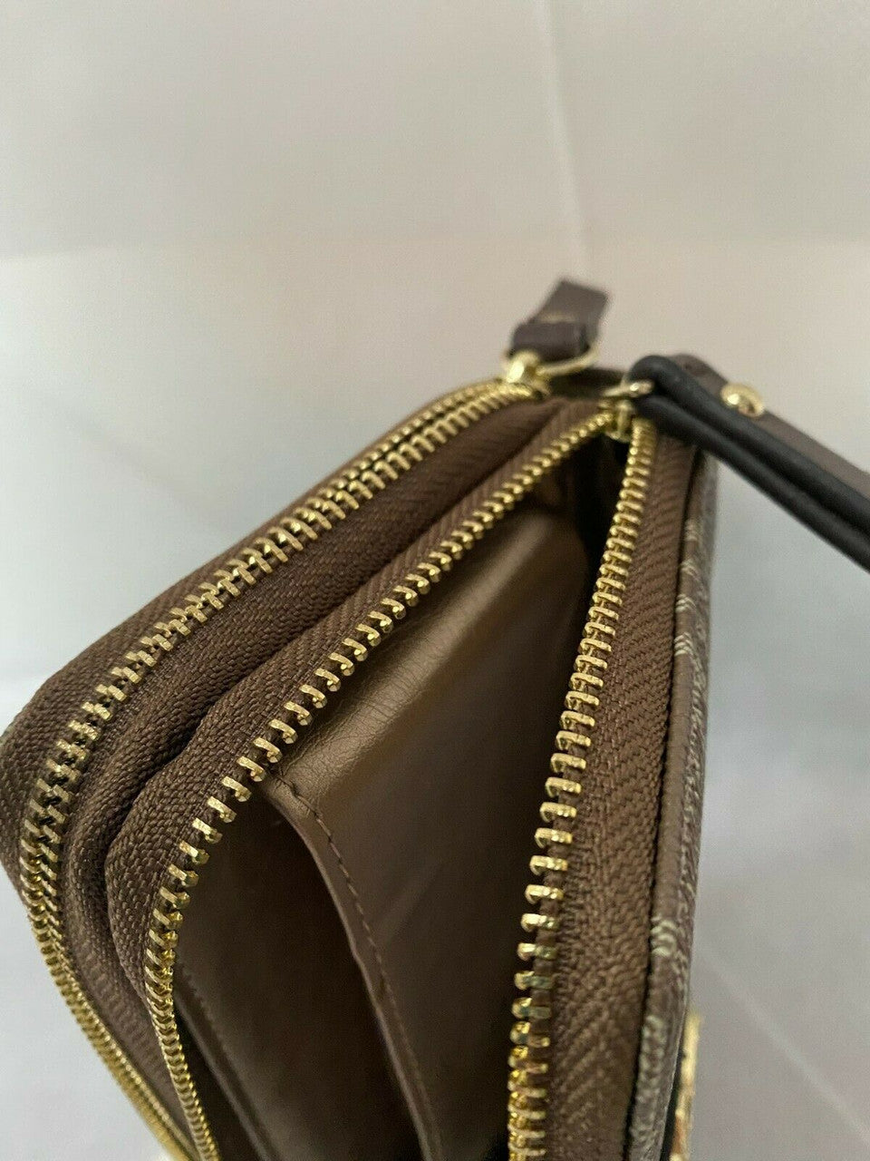 ANNE KLEIN Lion Logo Wallet ZIP AROUND WRISTLET CLUTCH Purse