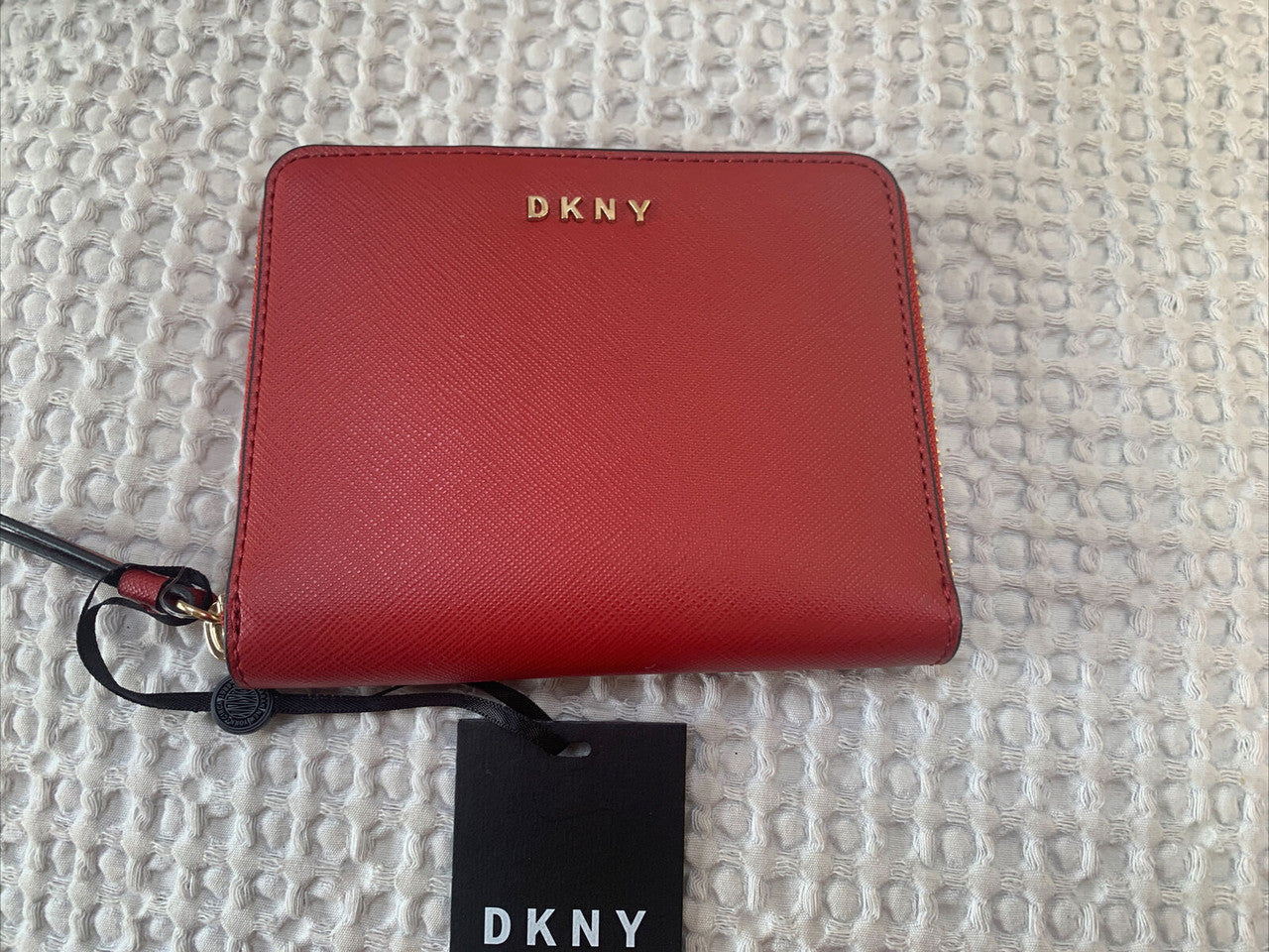 DKNY Vela-SM Zip Around Red Wallet