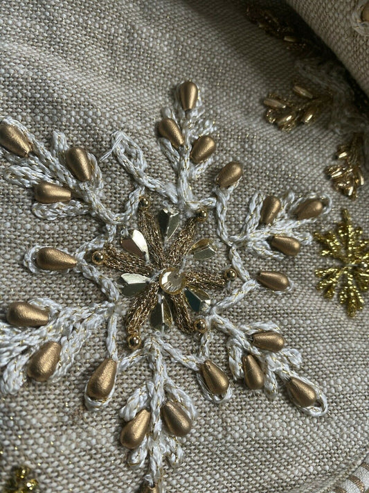 Embrace Holiday Magic with CYNTHIA ROWLEY 25" x 83" Embroidered Wreath Motif Mantel Scarf - Handcrafted Elegance for Christmas and Winter Decor!
