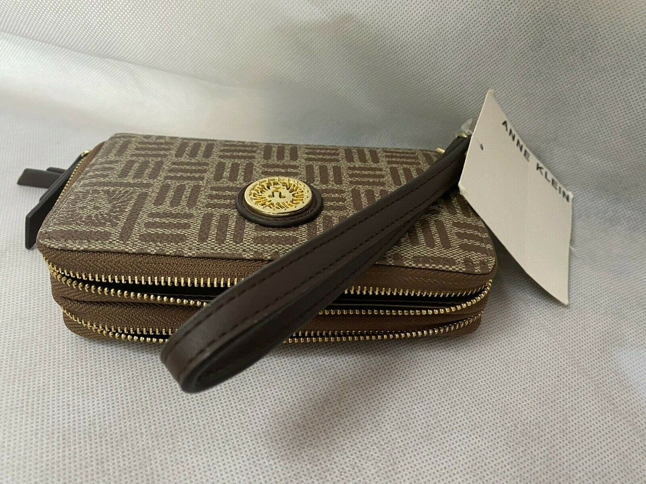ANNE KLEIN Lion Logo Wallet ZIP AROUND WRISTLET CLUTCH Purse