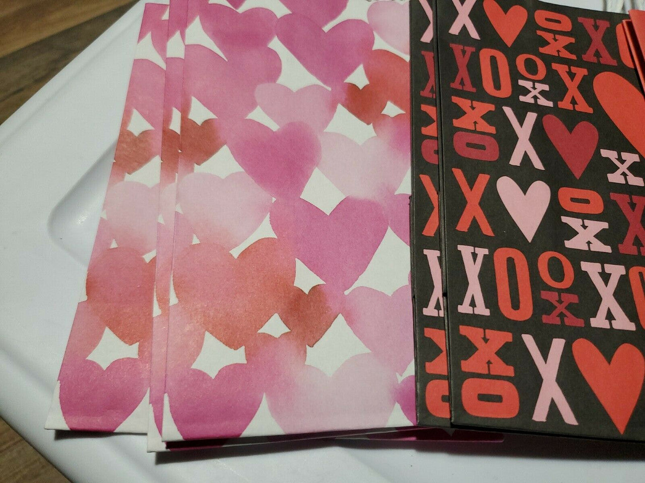 Hallmark Inspirations Allover Pink Heart XOXO  Heart Gift Bags 7 pc Valentines