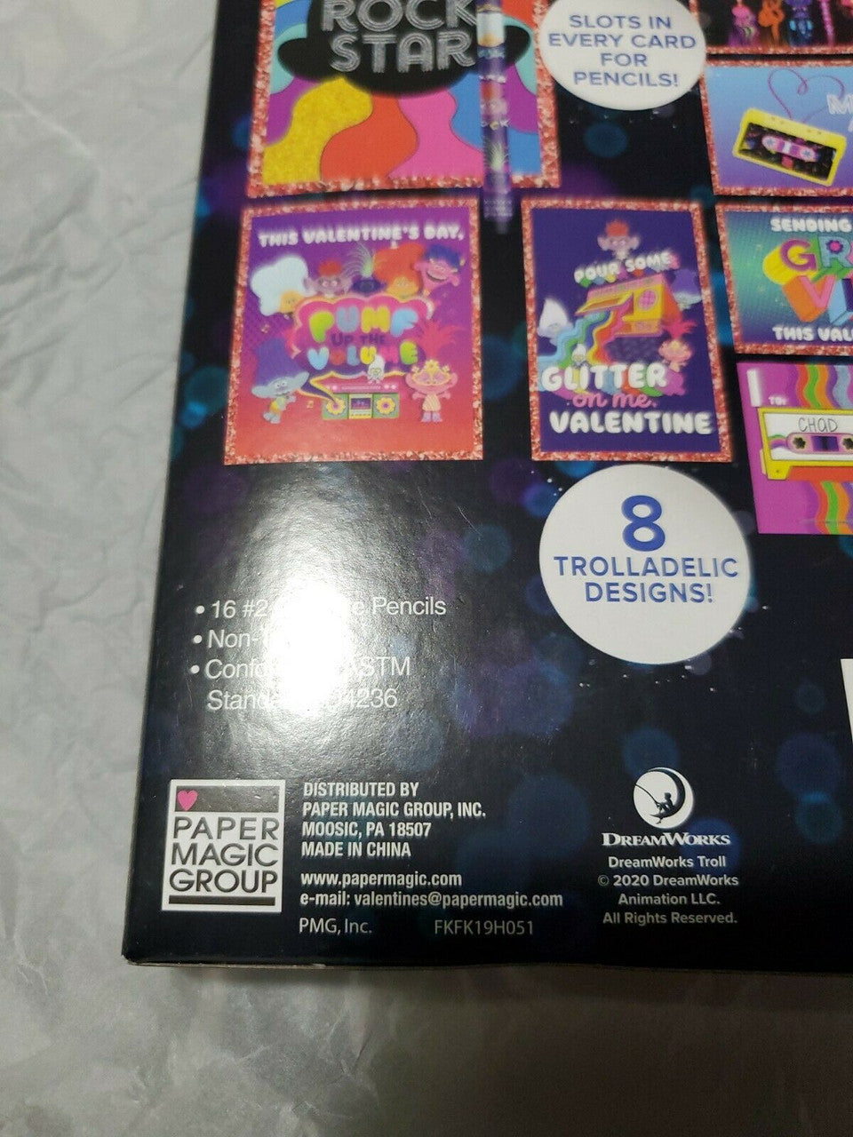 TROLLS WORLD TOUR  16 Valentines with 16 Pencils