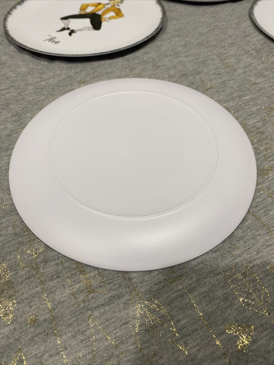 Nicole Miller 12 Days Of Christmas 100% Melamine 12 Plates