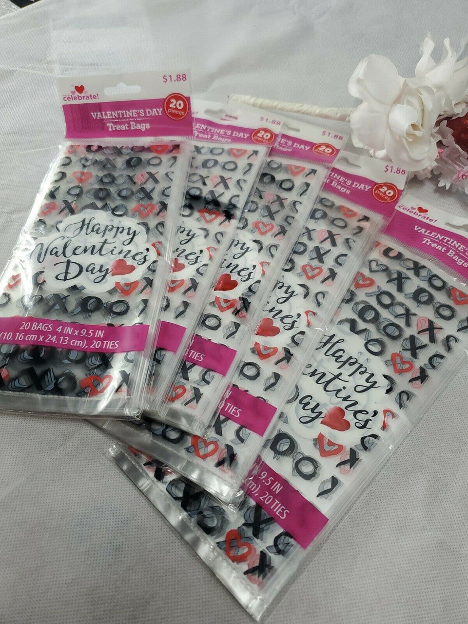 Way to Celebrate Valentine’s Day 20 Treat Bags w Twist Ties Set of 5 XOXO’s