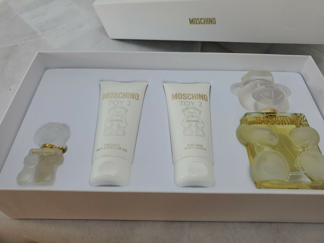 MOSCHINO TOY 2 4 pc GIFT SET 100ml EDP & 100ml Body Lotion & Shower Gel Charm