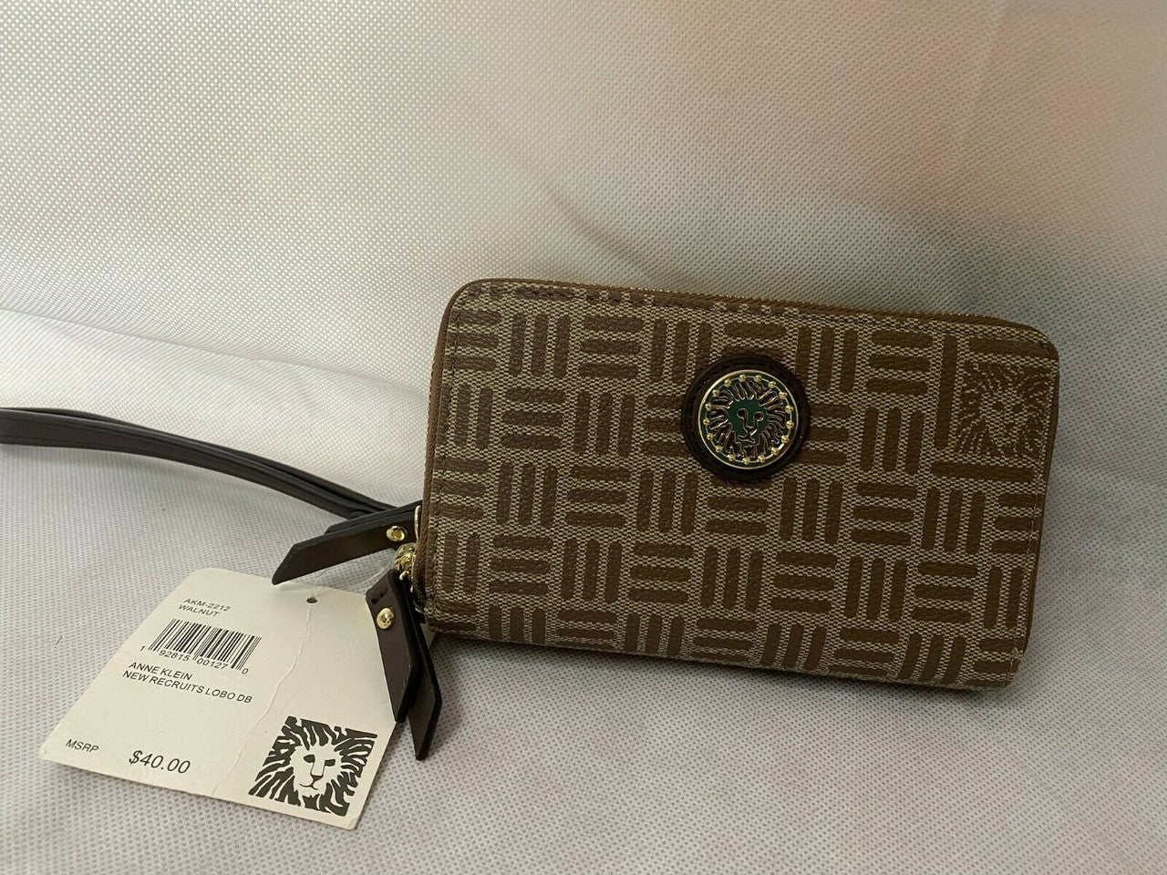ANNE KLEIN Lion Logo Wallet ZIP AROUND WRISTLET CLUTCH Purse