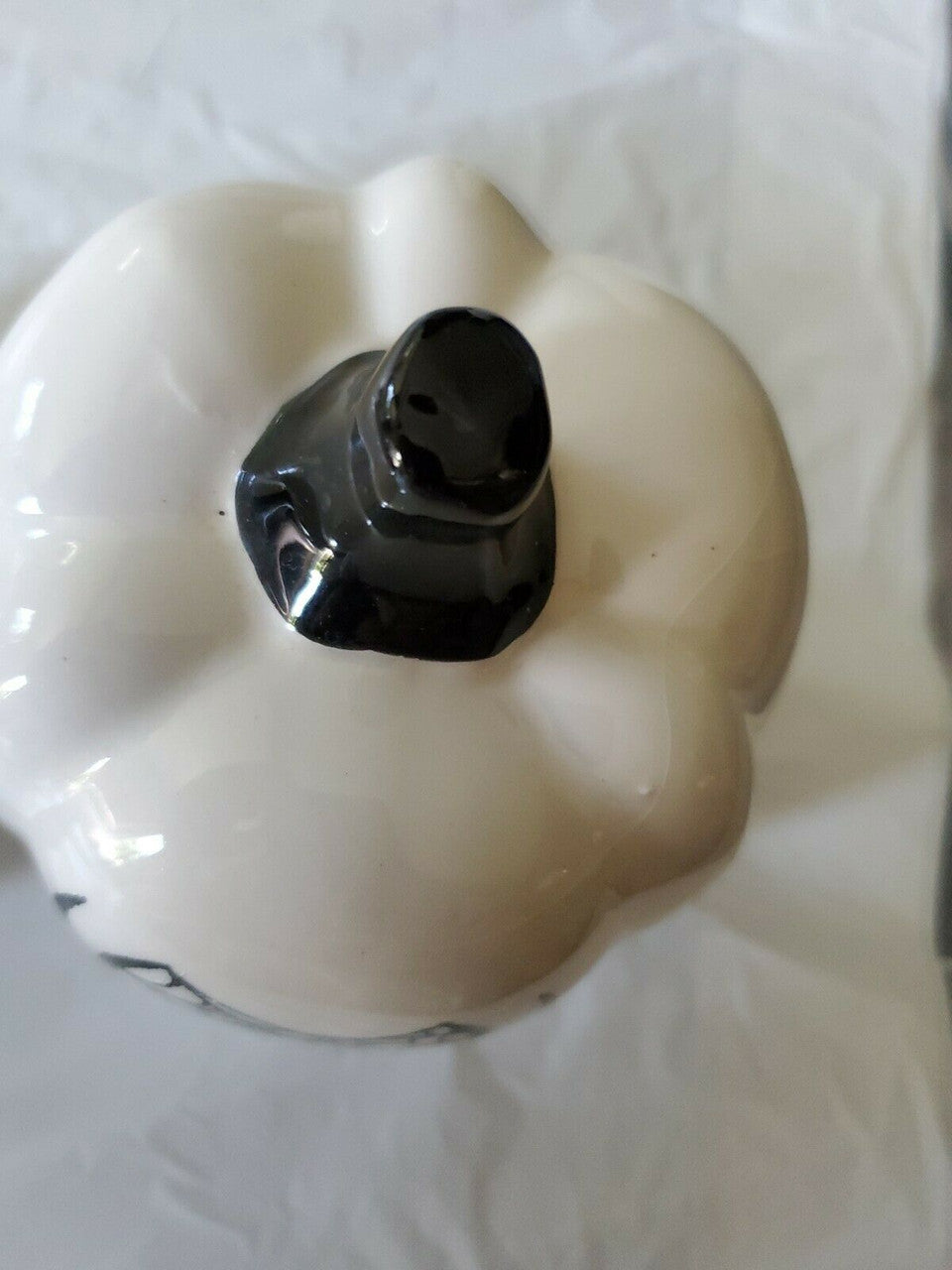 HALLOWEEN WHITE CERAMIC PUMPKIN WITH SPYDER CAT  SUPER CUTE!   6" TALL. PAIR