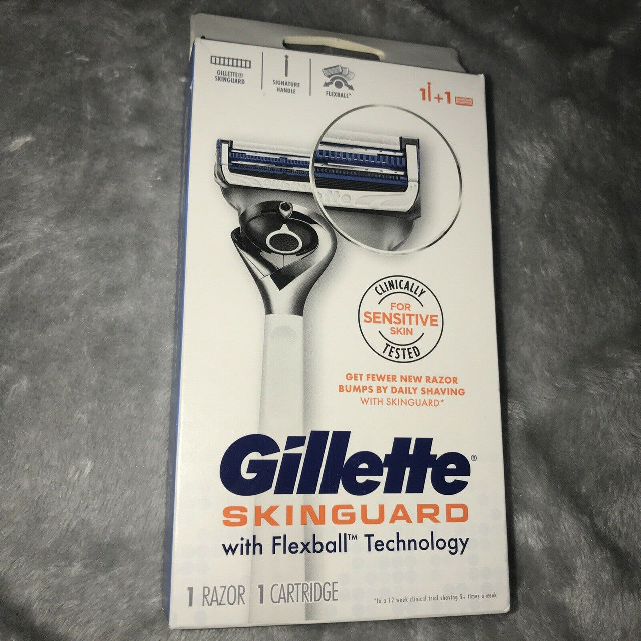 Gillette Skin guard For Sensitive Skin W Flex Ball,1 Razer & 1 Cartridge