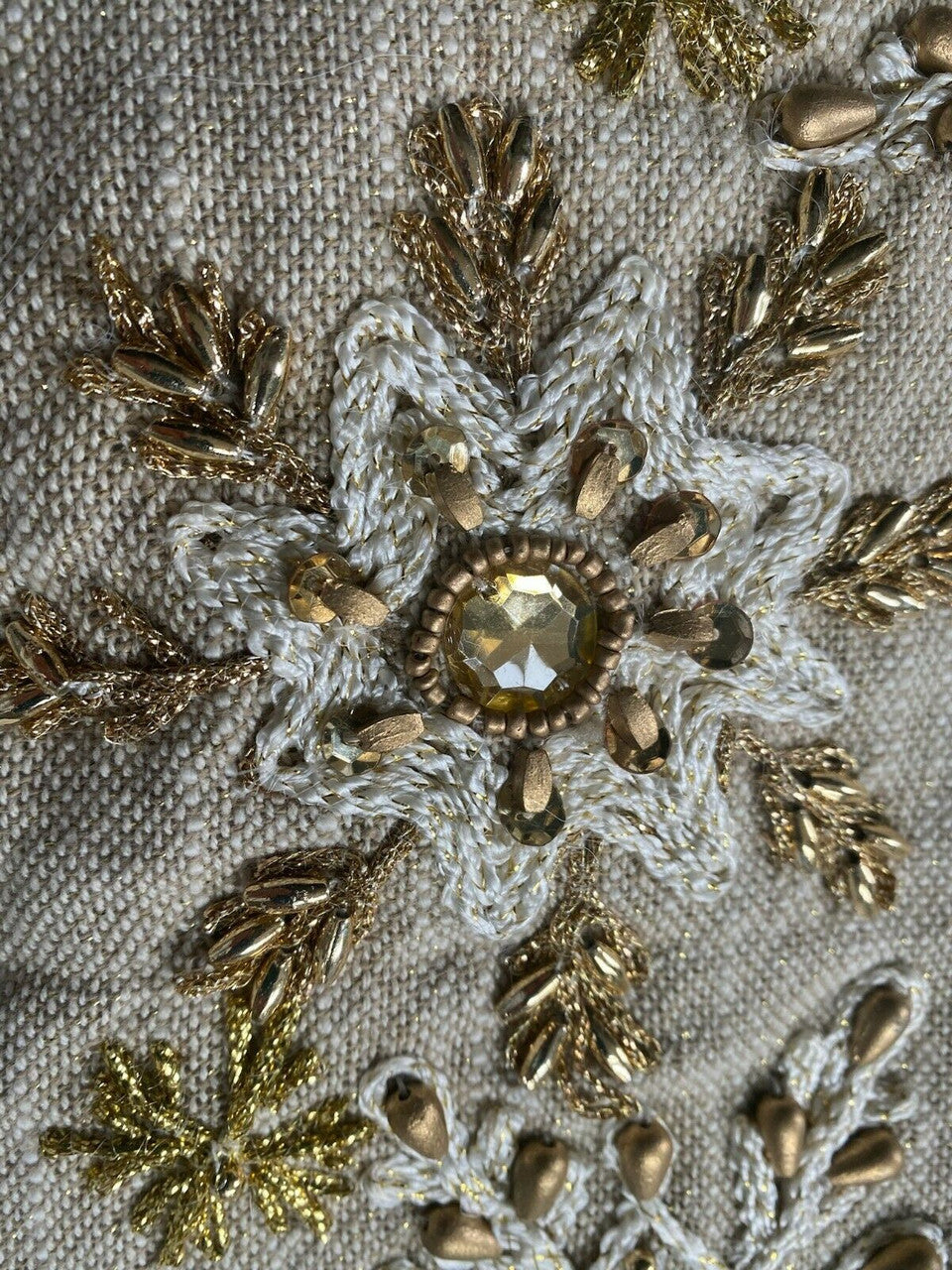 Embrace Holiday Magic with CYNTHIA ROWLEY 25" x 83" Embroidered Wreath Motif Mantel Scarf - Handcrafted Elegance for Christmas and Winter Decor!