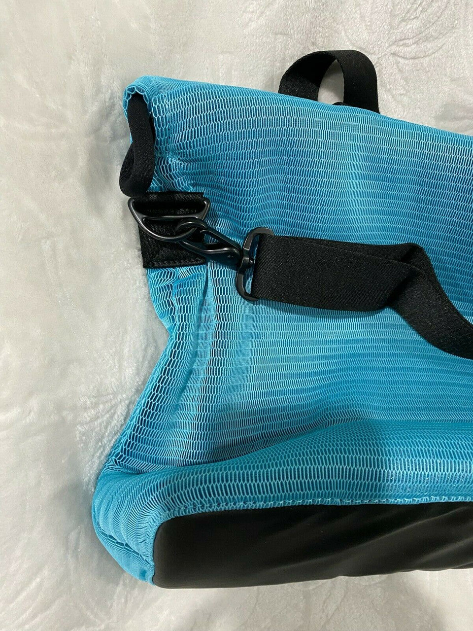 Under Armour Women Clinch Mesh Tote Venetian Blue / black One Size