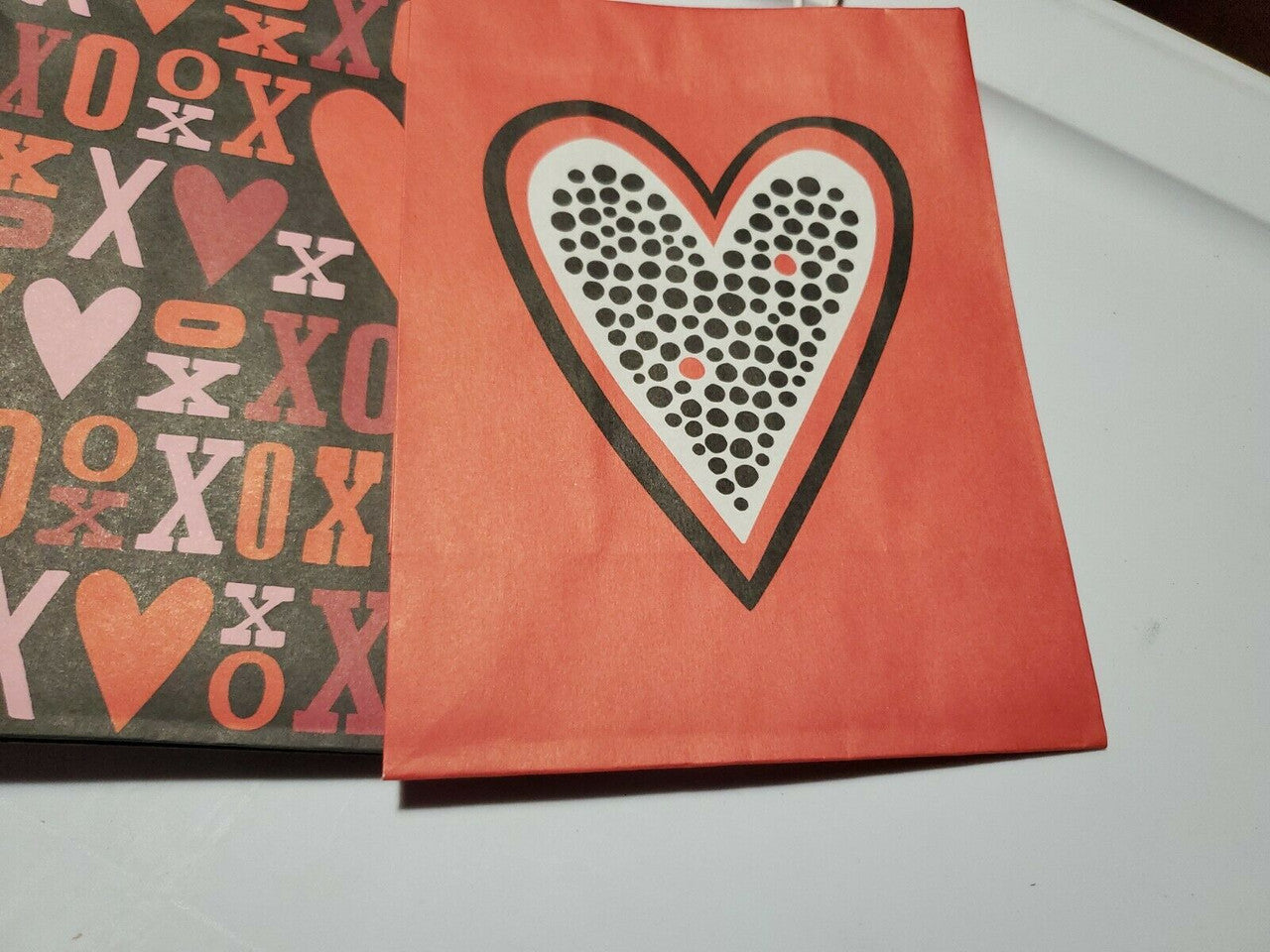 Hallmark Inspirations Allover Pink Heart XOXO  Heart Gift Bags 7 pc Valentines