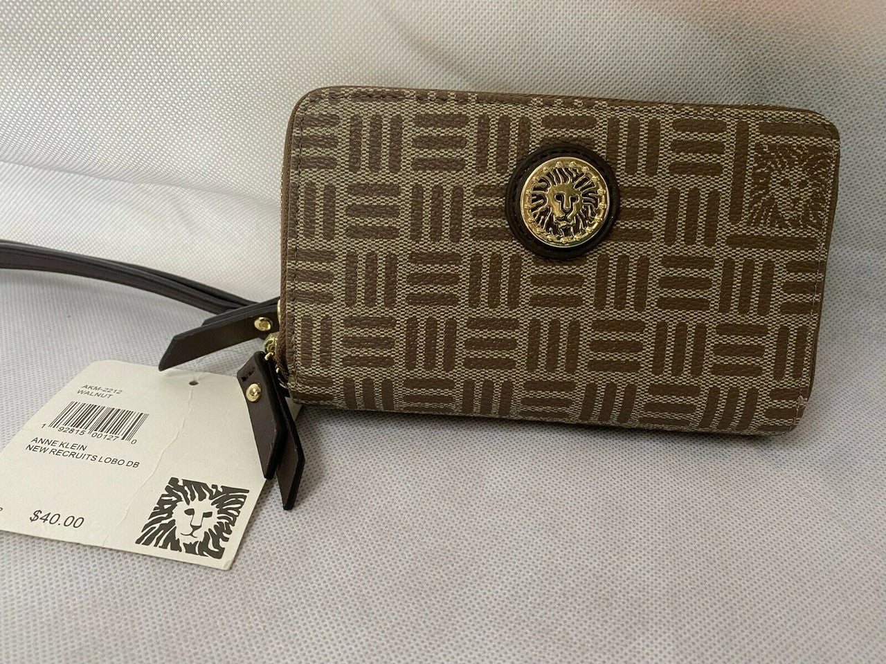 ANNE KLEIN Lion Logo Wallet ZIP AROUND WRISTLET CLUTCH Purse