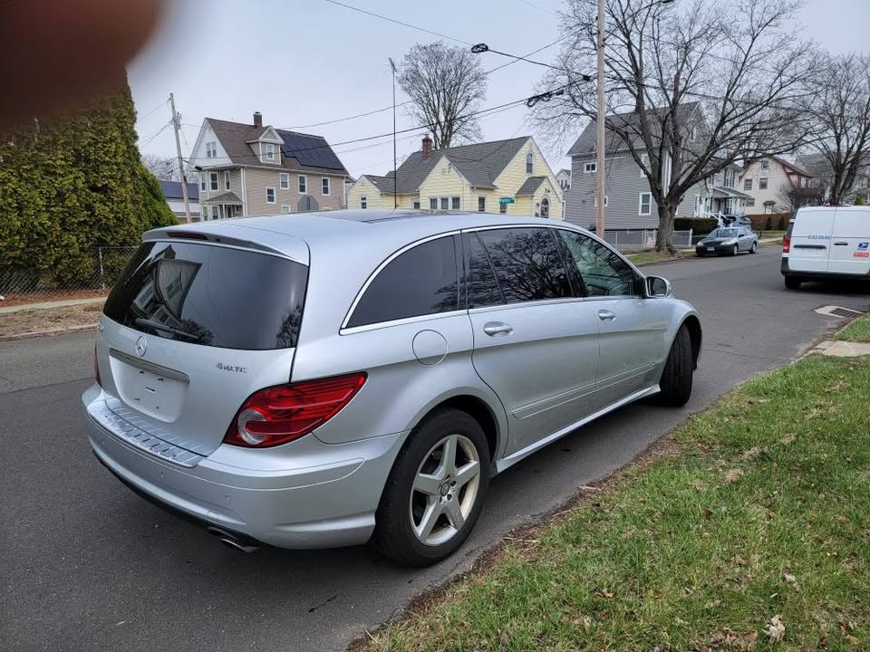 Rear driver-side angle of silver 2009 Mercedes-Benz R350 AWD showing tinted windows, alloy wheels, and body lines