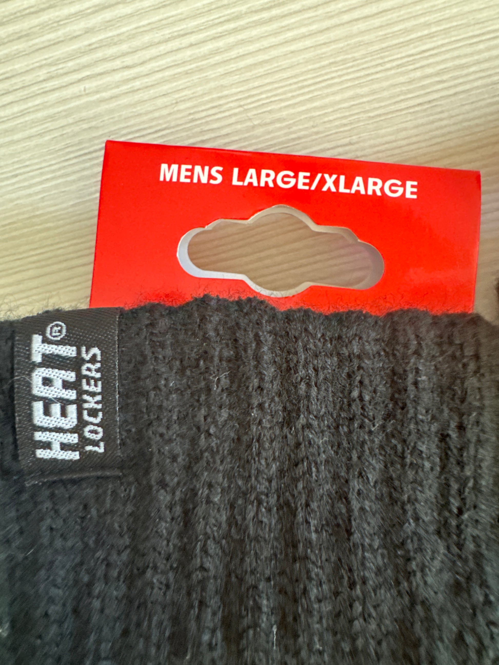 Men’s Heat Lockers thermal gloves in black, set of two pairs with red and yellow packaging, designed for extreme winter warmth