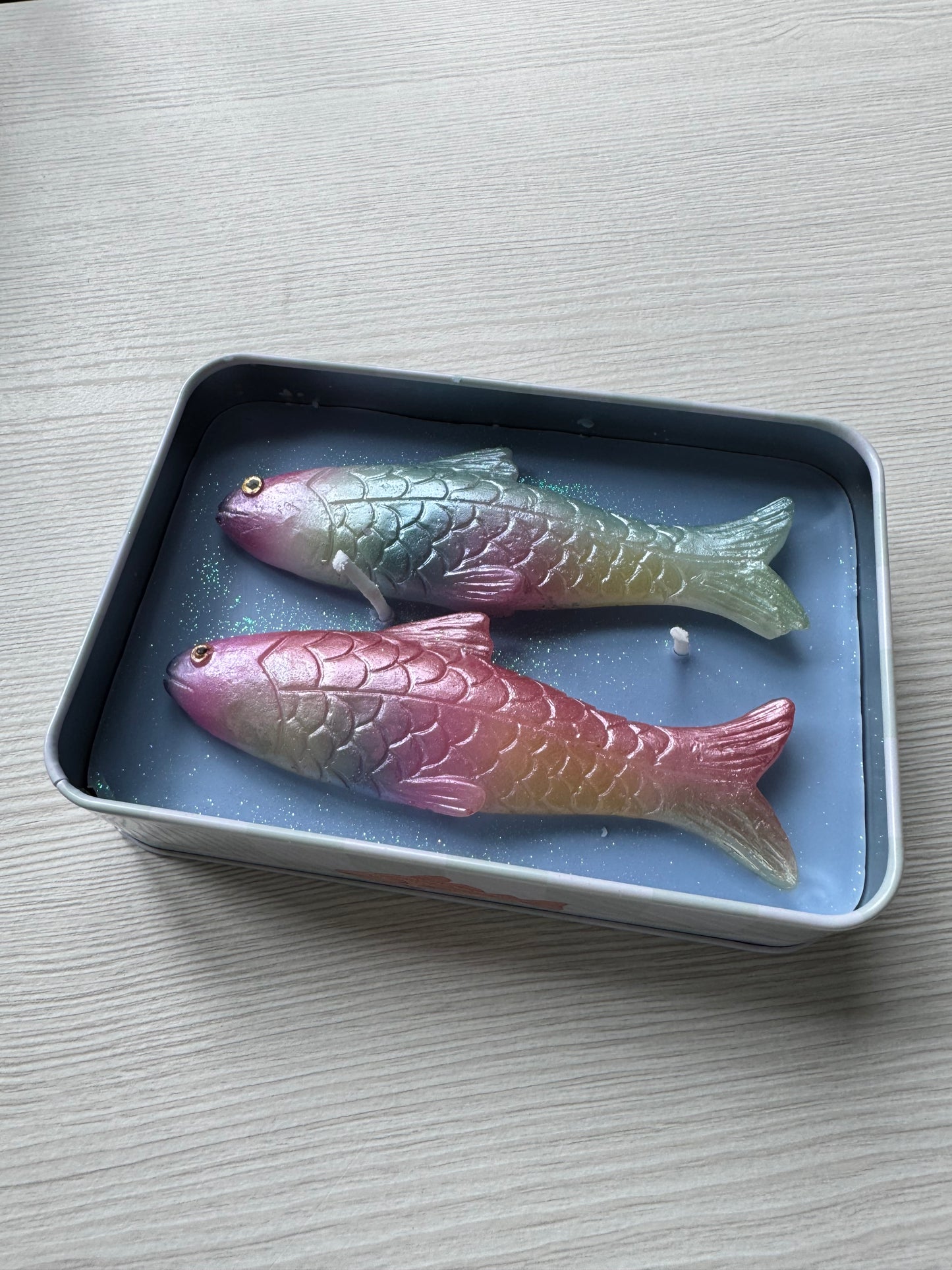Two Wick Candle in Tin Holder with Fish – Sardine al Limone