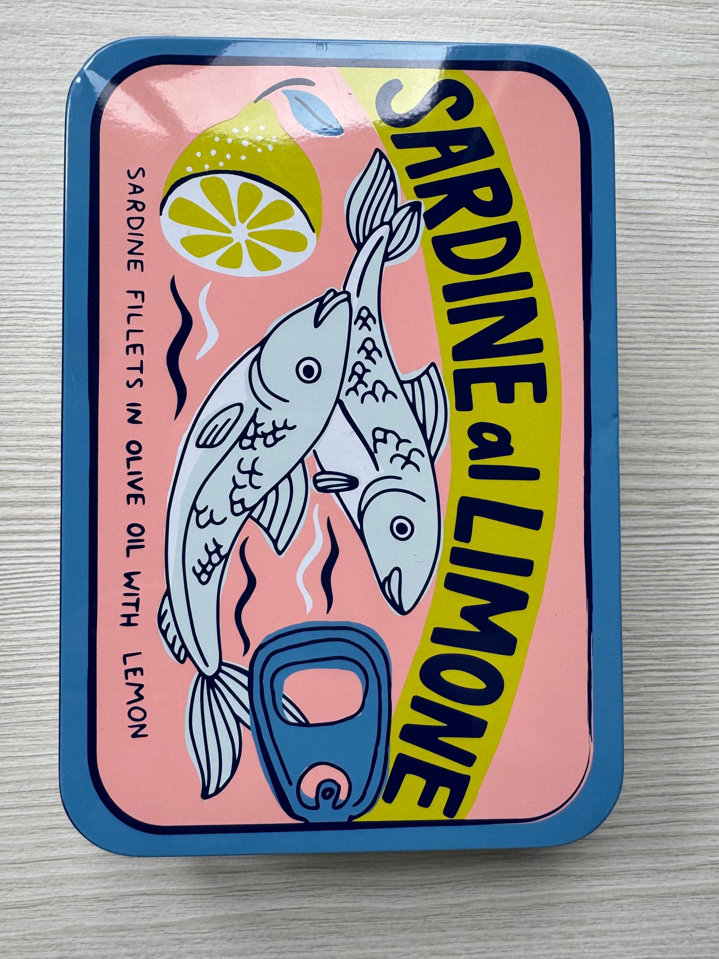 Two Wick Candle in Tin Holder with Fish – Sardine al Limone