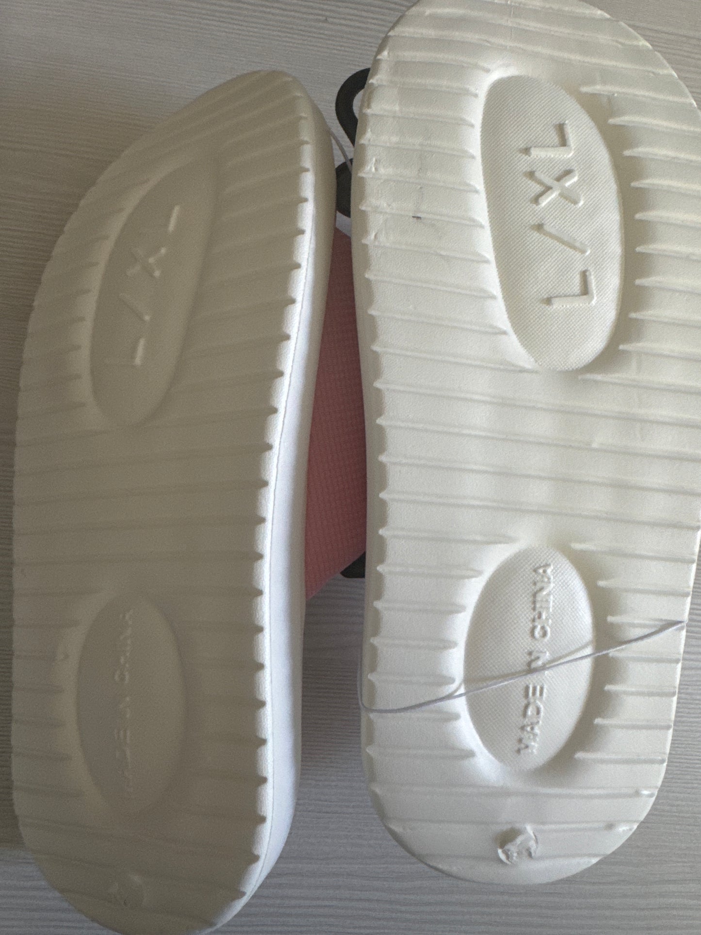 Women’s embroidered watermelon slippers L/XL 10–11 casual indoor comfort