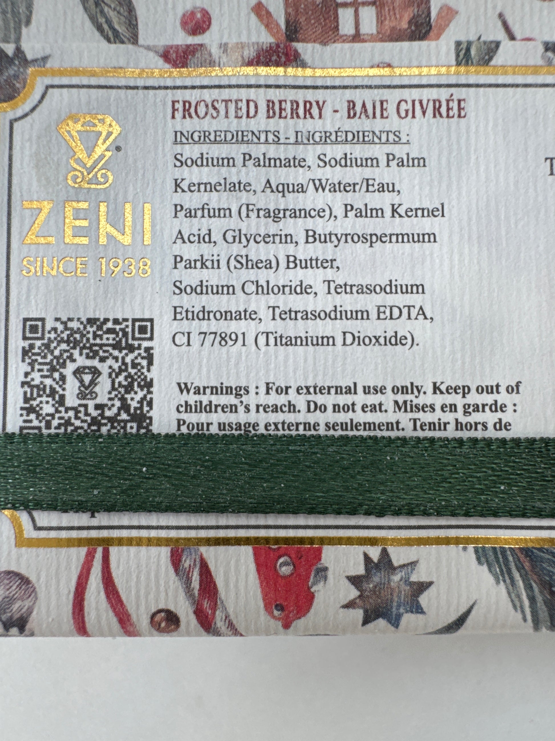 Holiday-themed 2-piece Frosted Berry scented soap gift set, 7oz triple-milled bar soaps with festive packaging