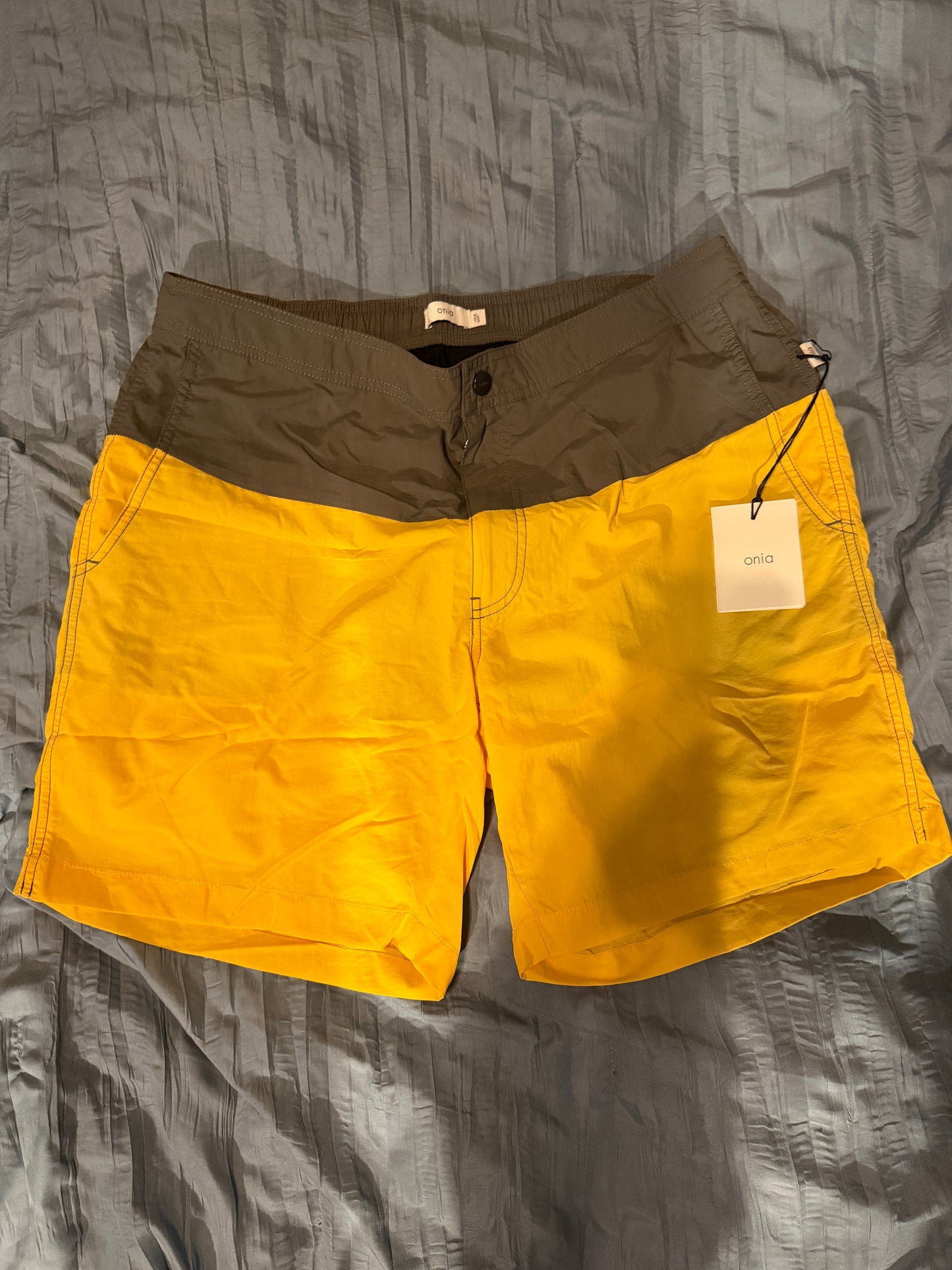 Onia Men’s Calder 7.5” Color Block Swim Trunks Daffodil Yellow Gray Size XL NWT