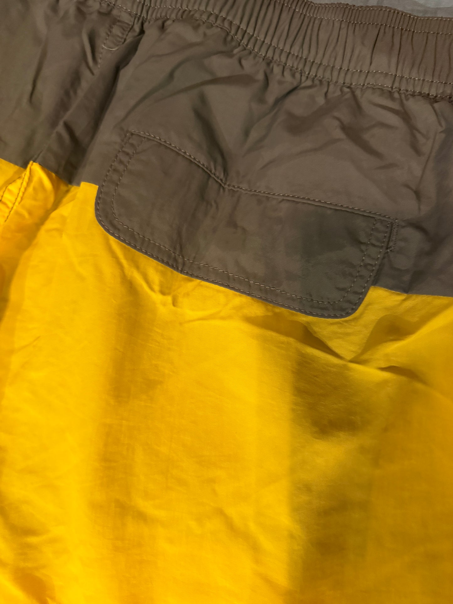 Onia Men’s Calder 7.5” Color Block Swim Trunks Daffodil Yellow Gray Size XL NWT