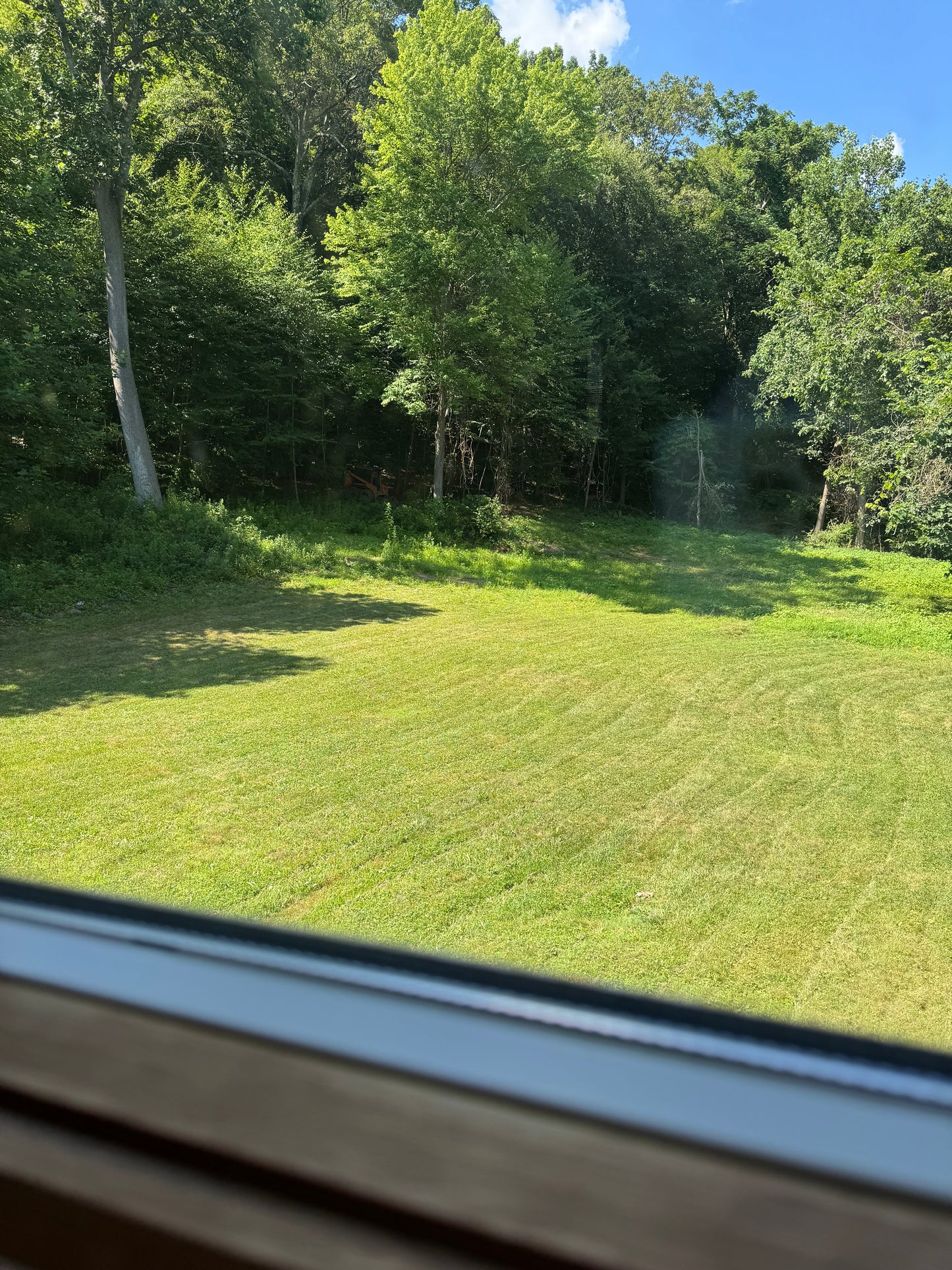 Quiet Cozy Stay Spacious Home Near Beach & Shops – large 4-bedroom vacation rental in Hamden, CT 06514 perfect for families and groups, private setting near shoreline and stores