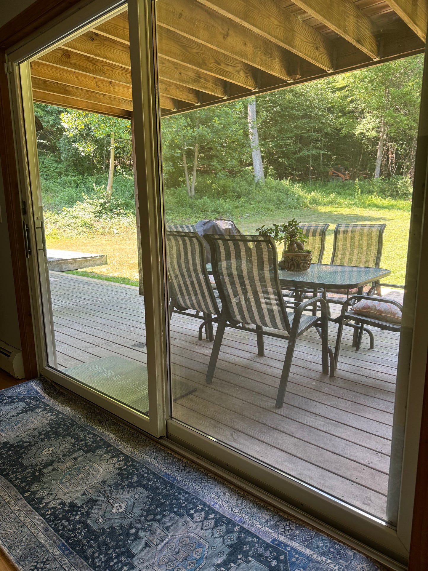 Quiet Cozy Stay Spacious Home Near Beach & Shops – large 4-bedroom vacation rental in Hamden, CT 06514 perfect for families and groups, private setting near shoreline and stores