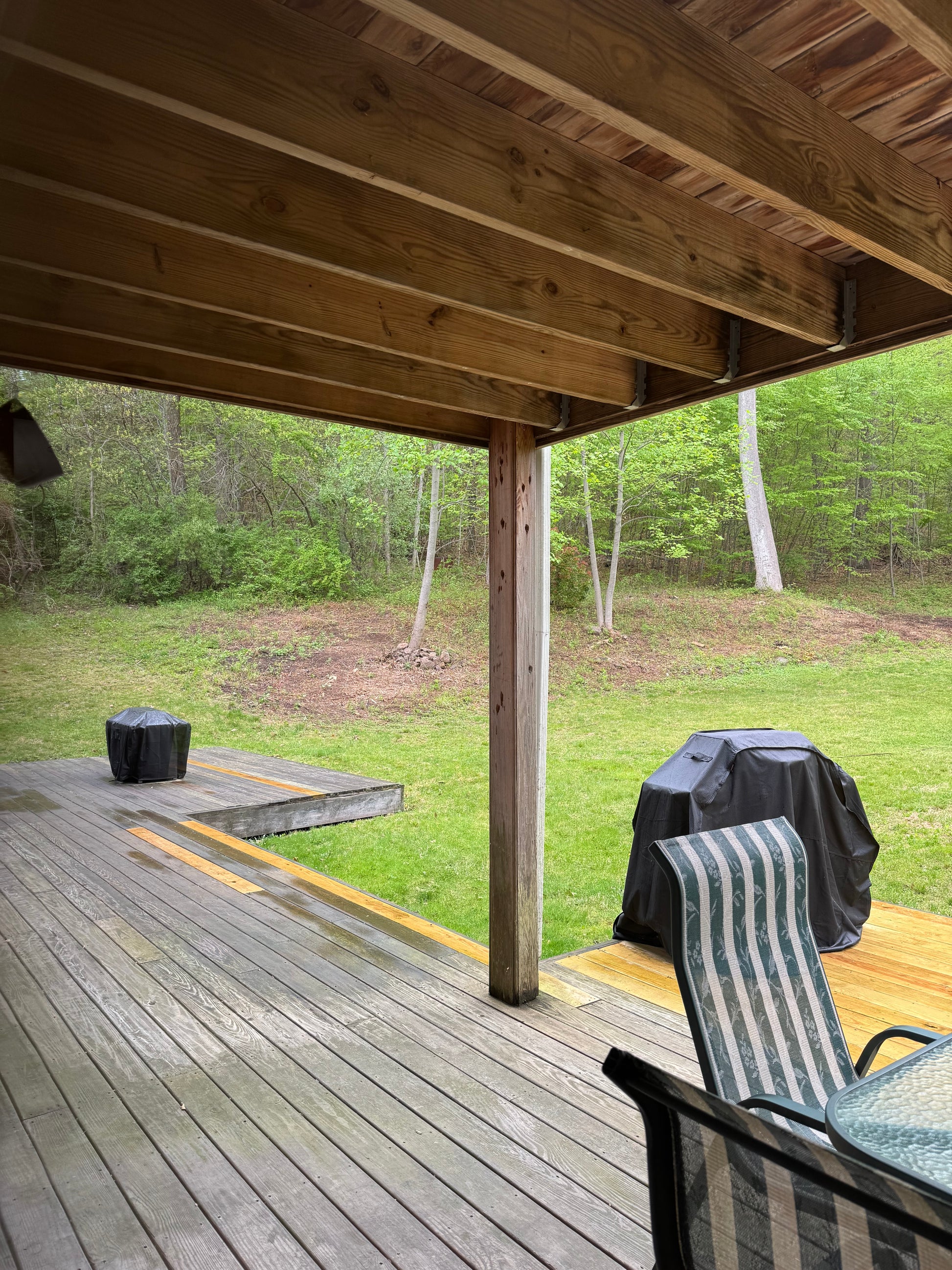 Quiet Cozy Stay Spacious Home Near Beach & Shops – large 4-bedroom vacation rental in Hamden, CT 06514 perfect for families and groups, private setting near shoreline and stores