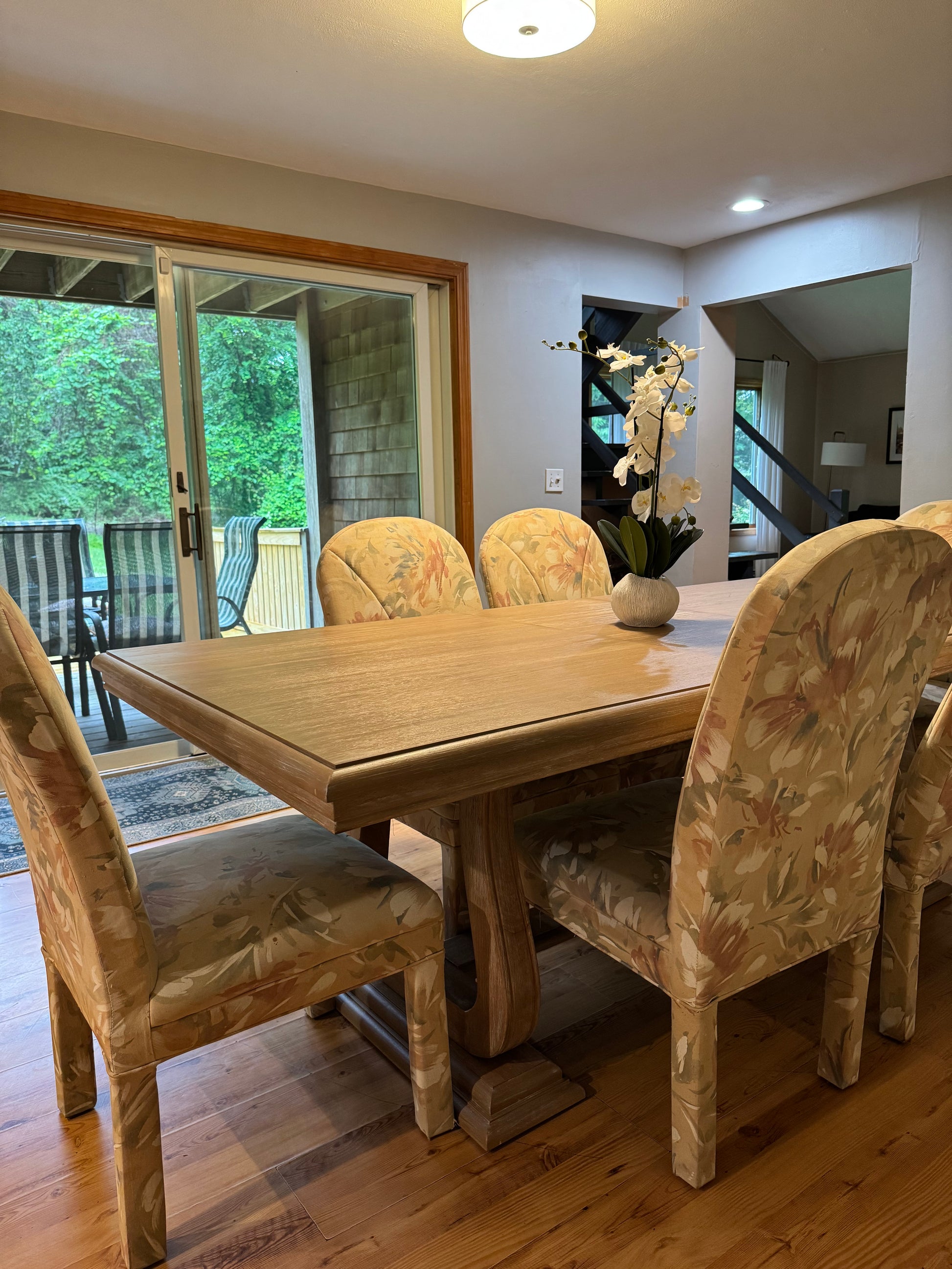 Quiet Cozy Stay Spacious Home Near Beach & Shops – large 4-bedroom vacation rental in Hamden, CT 06514 perfect for families and groups, private setting near shoreline and stores